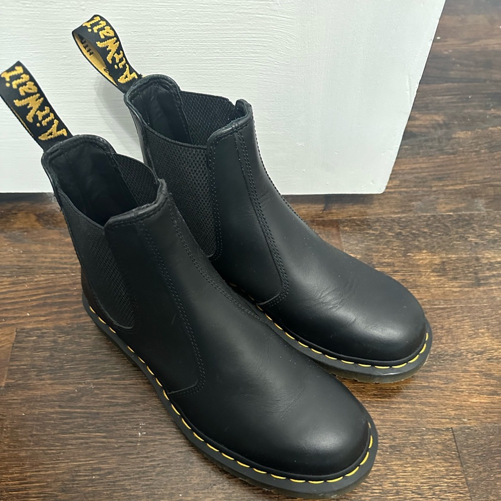 Dr. Martens 2976 Chelsea Boots Black Leather 7 US Men / 8 US Women Doc Martens